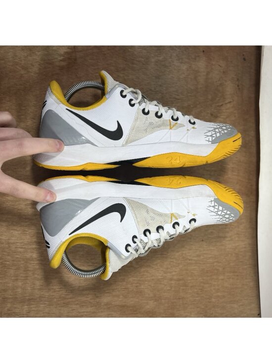 Nike Zoom Kobe Venomenon 4 White University Gold Men Size 9 main image 4